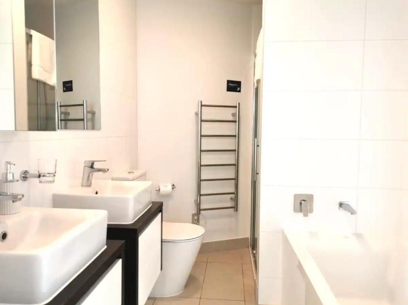 Magnificent Harbour View Skytower View Apartment In Cbd Auckland Ngoại thất bức ảnh